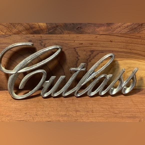 Other - 1971 1972 CUTLASS TRUNK SCRIPT EMBLEM OEM GM# 9851757